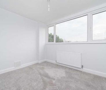 Top Floor Flat, Probyn Road, Tulse Hill, London, SW2 - Photo 3