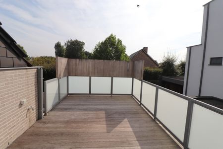 Modern en energiezuinig 2-slaapkamerappartement met carport en ruim terras. - Foto 2