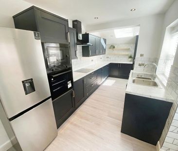 4 bedroom terraced house to rent - Photo 2