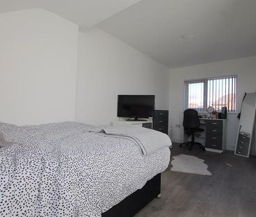 6 bedroom terraced house to rent - Photo 3