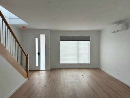 MODERN LIVING AT ITS BEST - Photo 3