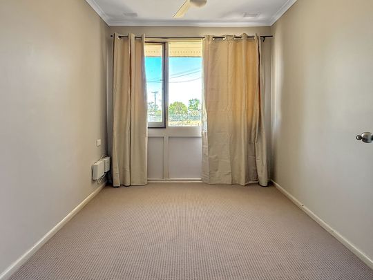 Three-Bedroom Home Close to Schools and Local Shops - Photo 1