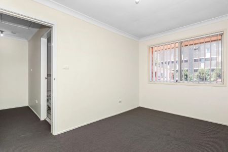 SPACIOUS UPDATED 2 BEDROOM TOWNHOUSE! GREAT LOCATION! - Photo 3