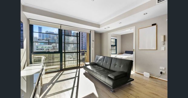 2 Bedroom Apartment on La Trobe! - Photo 1