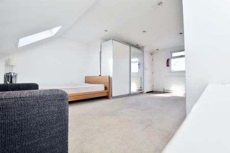 1 bedroom in a house share to rent - Photo 2