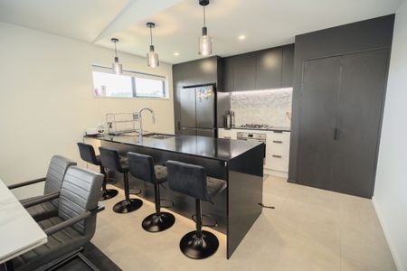 Luxurious High-Spec 4-Bedroom ready to move in before Christmas - Photo 5