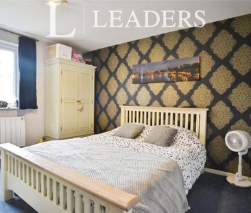 3 bedroom semi-detached house to rent - Photo 2