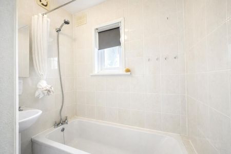 Station Lane, Hornchurch RM12, London - Photo 3