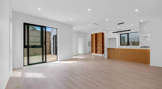 Brand new 5 Bedroom House at Prime Howick Location - Photo 1