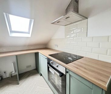 1 bedroom Flat To Let - Photo 2