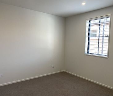 Waltham – Modern Townhouse, 2 Bedroom + Study Nook, Single carpark - Photo 5