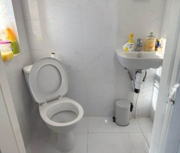 3 bedroom semi-detached house to rent - Photo 6