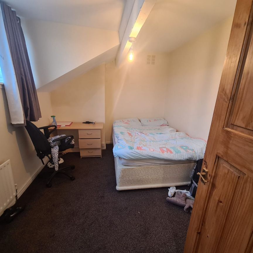 3 Bed - 29 Harold Place, Hyde Park, Leeds - LS6 1PQ - Student - Photo 1