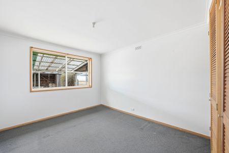 Spacious Living, Freshly Updated, Ready to Move In - Photo 5