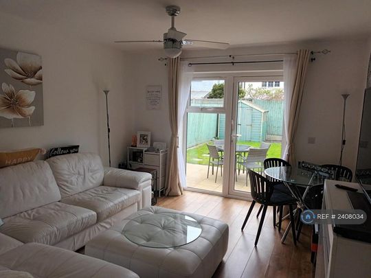 1 bedroom in a house share to rent - Photo 1