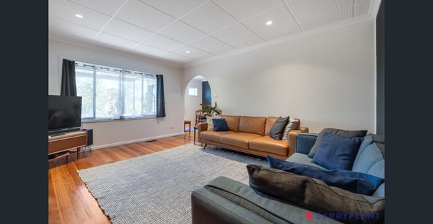 Modern three-bedroom home! - Photo 1