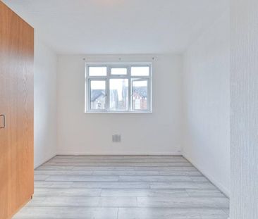 3 bedroom end of terrace house to rent - Photo 3