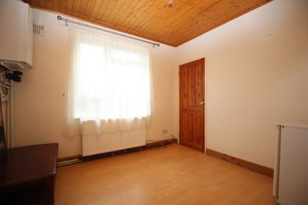 3 Bedroom House - Photo 2