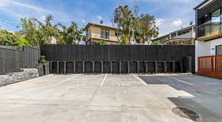 2 Beds Chic New House In West Harbour - Photo 3