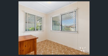 Charming Timber Home in the Heart of Warwick – Space, Comfort & Convenience - Photo 5