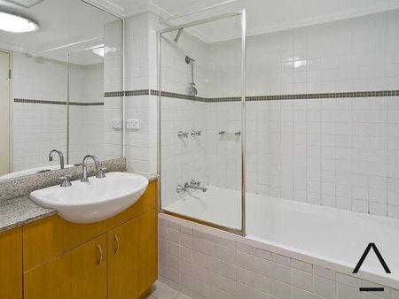 Conveniently Located Modern One Bedroom Apartment - Photo 4