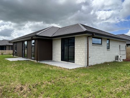 Near New Executive Home - Photo 5