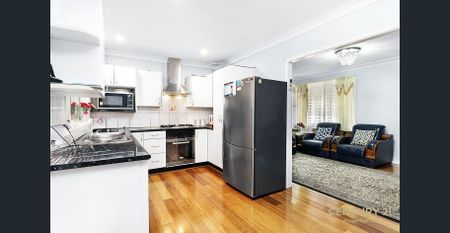 **Charming Family Home in Prime Minto Location** - Photo 3