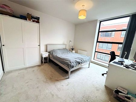 AVAILABLE NOV 27TH | FULLY FURNISHED | TWO DOUBLE BEDROOM | LOCATED IN THE PHOTOGRAPHIC WORKS DEVEOLPMENT | EXCELLENT TRANSPORT CONNECTIONS - Photo 4