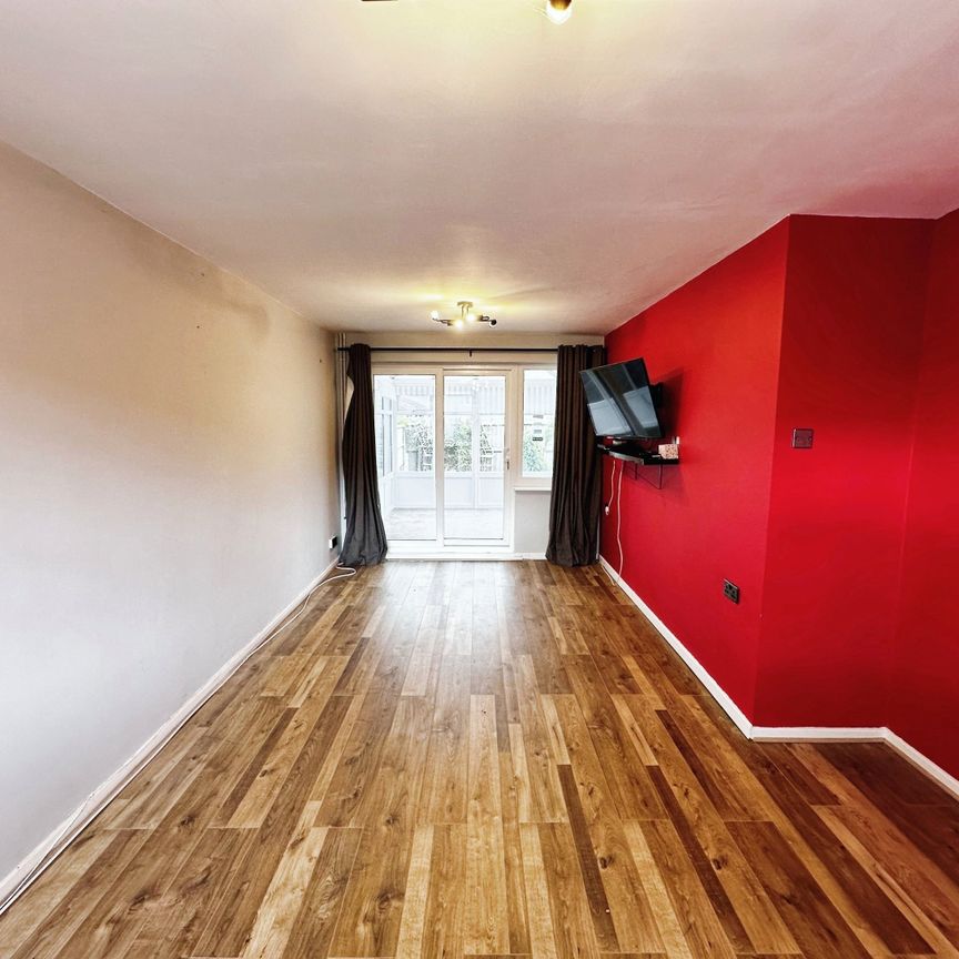 Dellfield Avenue, Lincoln - Photo 1