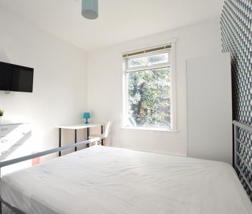 6 bedroom terraced house to rent - Photo 4