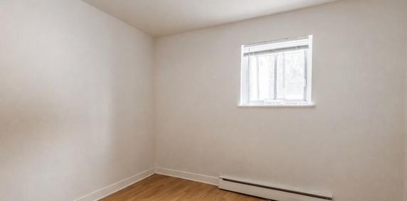 2½ tranquille rénové | WiFi, rangement et sécurité 24h inclus - Photo 2