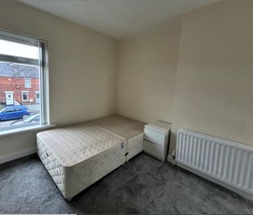 25 Parkgate Crescent, BT4, Belfast - Photo 3