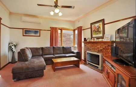 Ideally located in a quiet Wendouree location - Photo 5