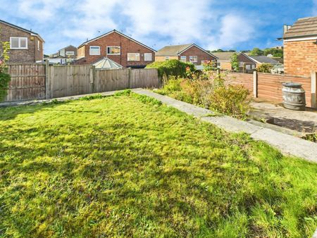 Semi-detached house to rent on - Photo 2
