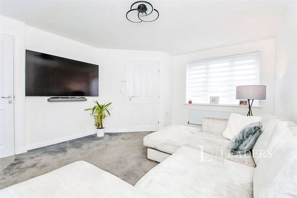 3 bedroom house to rent Ash Close, Yaxley, PE7 - Photo 1