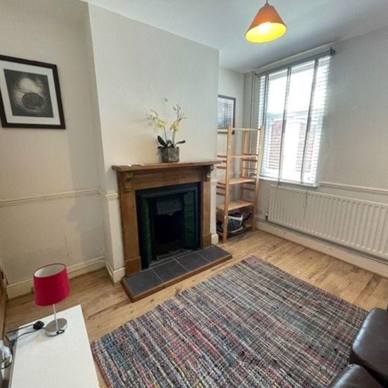 2 bedroom terraced house to rent - Photo 1