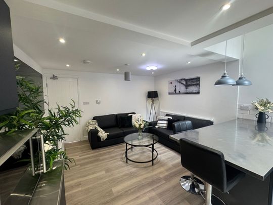 6 BEDROOM, EN-SUITE, 143 NORTHFIELD ROAD – STUDENT ACCOMMODATION COVENTRY - Photo 1