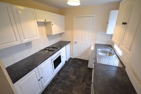 3 Bed - Biddlestone Road, Heaton - Photo 3