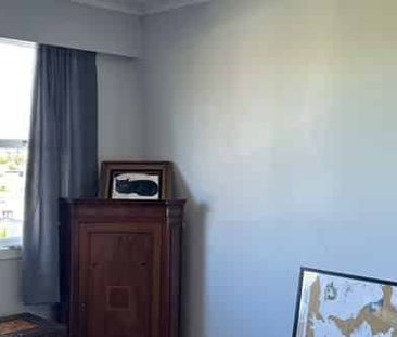 Single Garage & Great Location! - Photo 5