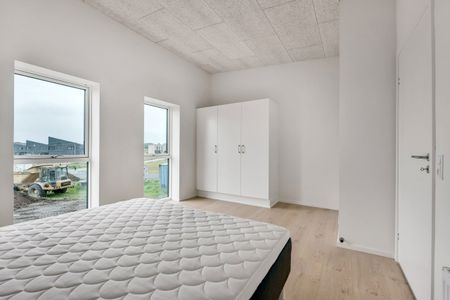 Indflytningsklart enderækkehus med udsigt over grønne arealer. - Photo 5