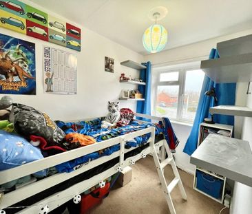 2 bedroom end of terrace house to rent - Photo 1