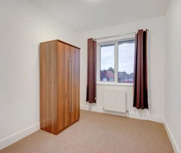 3 bedroom house in London - Photo 6