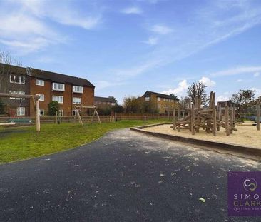 New Ash Close, East Finchley, - With Study Room, N2 - Photo 5