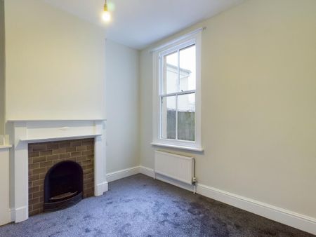 4 bedroom terraced house to rent - Photo 2