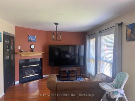 Detached Home For Lease | W9051238 - Photo 5