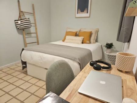 Plaça de Ramon Berenguer el Gran, Barcelona, Catalonia 08002 - Photo 2