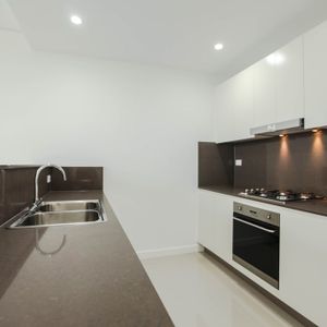 210/8 River Road West Parramatta - Photo 2