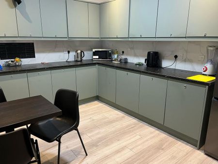 1 bedroom in a house share to rent - Photo 4