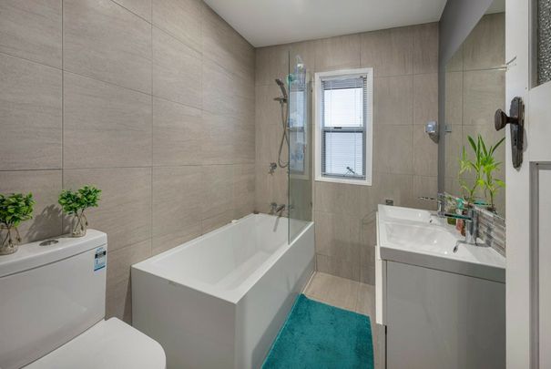 AIR CONDITIONED 3 BEDROOM HOME + STUDY - Photo 1