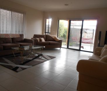 3/11 Tullamarina Avenue, Tullamarine VIC 3043 - Photo 3